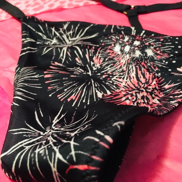 🍒DROP! RARE Lot of 2 One-Size V-Strings by VS - Picture 3 of 8